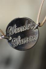 voir cet article : Mérésine Bracelet Wonder Woman