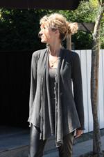 voir cet article : Loose Veste bords francs en cachemire