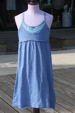 voir cet article : Bérénice Robe Nouée Broderie Papillon