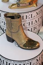 voir cet article : Gianni Barbato Boots brodés dorés