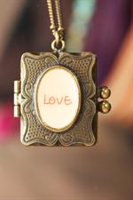 voir cet article : Servane Gaxotte Collier Love