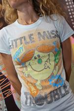 voir cet article : Junk Food LITTLE MISS TROUBLE