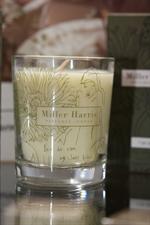 voir cet article : Miller Harris Bougie L'air de Rien 175 grammes