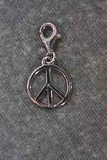 voir cet article : Reminiscence Bijoux Love Le Peace