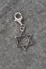 voir cet article : Reminiscence Bijoux David L'Etoile