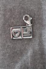 voir cet article : Reminiscence Bijoux Je t'aime... Shut !