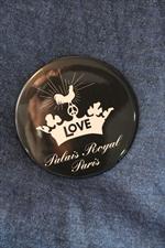 voir cet article : Maison de Vacances Miroir Love Palais Royal