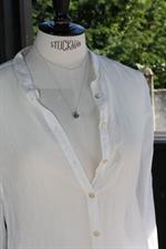voir cet article : Catherine Michiels Collier Secret rose sur soie