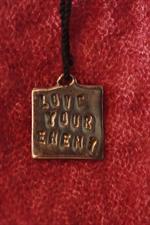 voir cet article : Mathias Chaize Collier LOVE YOUR ENEMY
