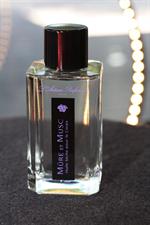 voir cet article : l'Artisan Parfumeur Huile sèche pour le corps Mûre et Musc