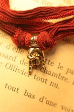 voir cet article : Catherine Michiels Charm bronze Mano Cornuto