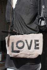 voir cet article : Maison de Vacances Sac Love en lapin rasé