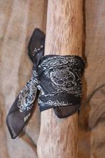voir cet article : HTC Bandana cachemire 