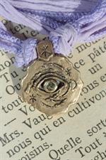 voir cet article : Catherine Michiels Cosmic Eye mini sur soie en bronze