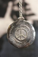 voir cet article : Aurélie Bidermann Sautoir médaillon byzantin