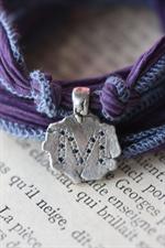 voir cet article : Catherine Michiels Charm's initiale en argent
