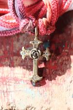 voir cet article : Catherine Michiels Charm Cross en bronze et diamant