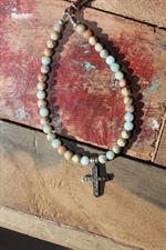 voir cet article : Catherine Michiels Bracelet opale et croix diamant