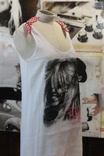 voir cet article : Brigitte Bardot Robe longue BB