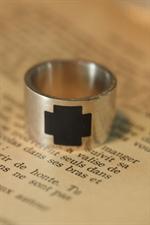 voir cet article : Shamane Bague Argent croix noire
