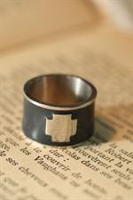 voir cet article : Shamane Bague Argent  noire  croix argent