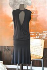 voir cet article : Sapasousakas Réduction Robe Dos Nu