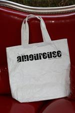 voir cet article : Caroline Lisfranc Sac Tyveck amoureuse